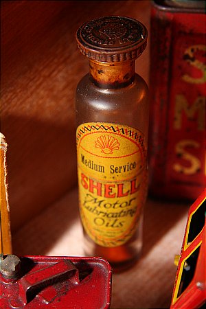 SHELL MOTOR OIL - click to enlarge